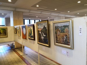 忠岡町民文化祭の一般作品展会場の油彩画ブースの写真