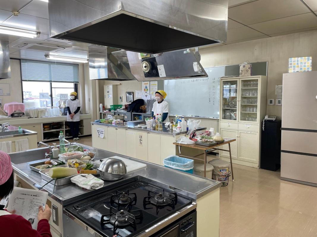 講座に臨んで説明を行う藤村先生の写真